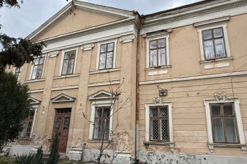 На Львівщині на даху школи відбудують втрачену історичну вежу