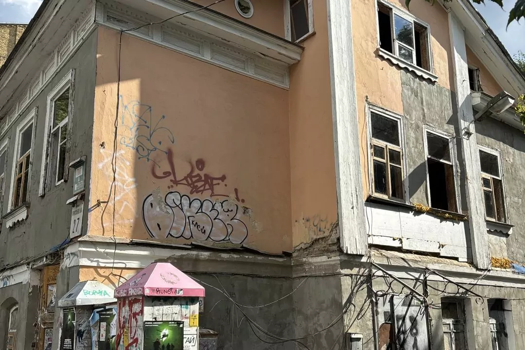 "Будинок з хлібною лавкою" у центрі Києва вимагає зберегти прокуратура