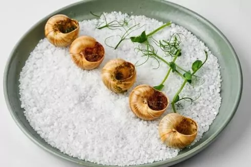 Бургундські равлики та цибулевий суп: на бульварі Шевченка відкрили ресторан-бар &ldquo;Бульвар&rdquo;