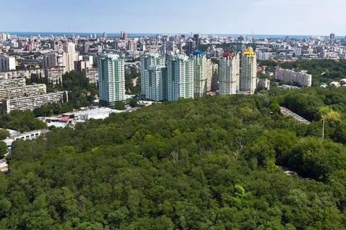 Біля Солом'янському парку будівництво ЖК та продаж квартир у ньому зупинено: подробиці