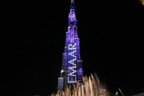 Небоскреб «Бурдж-Халифа» в Дубае подсветили цветами флага Украины