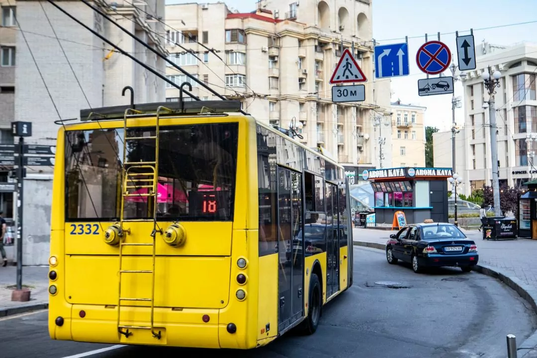 У Києві створили карту, що показує відстань від зупинок до укриттів