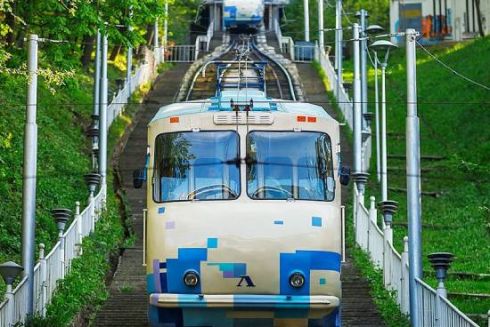 Кияни просять забезпечити безперебійну роботу фунікулера та капітально реконструювати комплекс