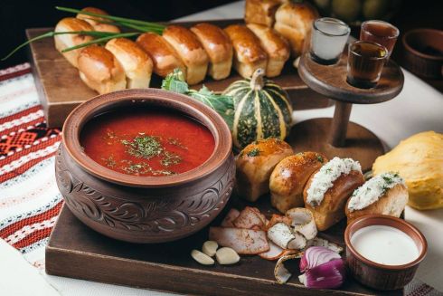 Борщ, вареники та не тільки – про особливості національної та регіональної кухні України напишуть книгу