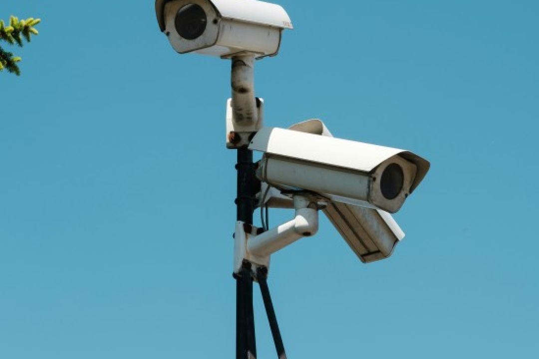 У Києві просять встановити камери на зупинках громадського транспорту — петиція