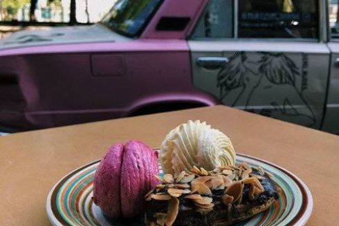 Устрицы и круассаны: На Подоле открылся Cancale Concept Bar