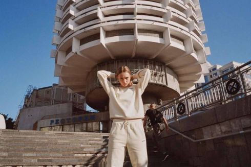 Отель «Салют» и Киевский фуникулер сняли в лукбуке американского бренда Carhartt