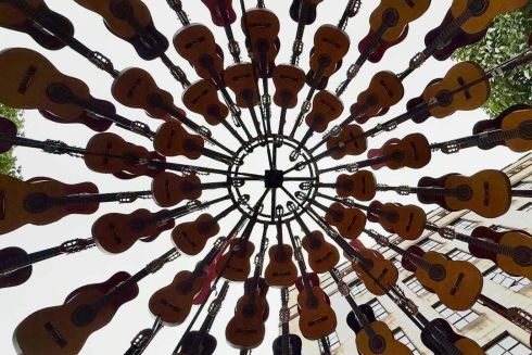 "Собор звуку" з гітар відкрили у Манчестері &mdash; він грає вітром