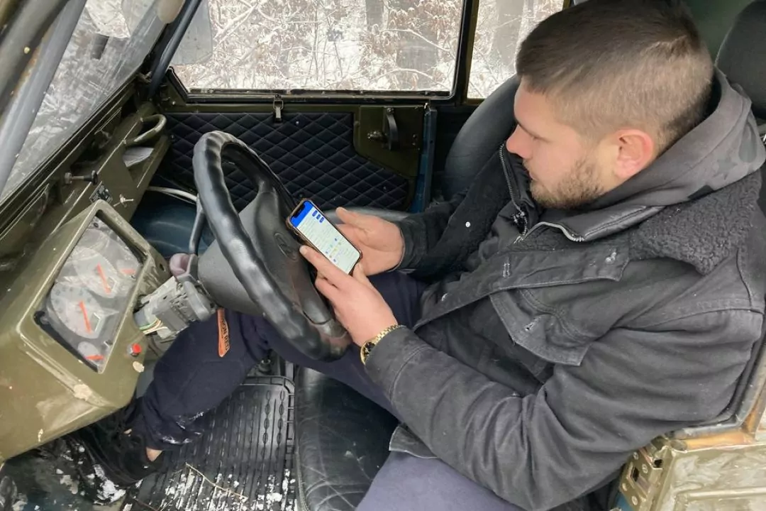 Харківські майстри перетворили радянську автівку на електромобіль. Відстежувати стан батареї можна онлайн