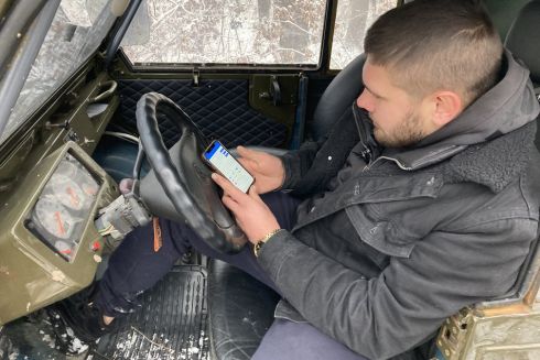 Харківські майстри перетворили радянську автівку на електромобіль. Відстежувати стан батареї можна онлайн