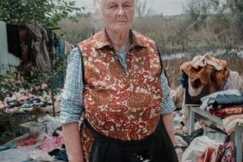 Фотографія жительки Херсону увійшла до списку переможців премії "Портрет людяності"