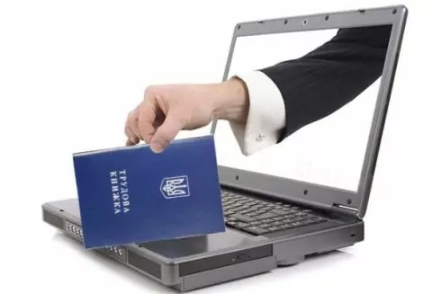 Трудові книжки перейдуть в електронний формат