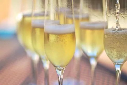 Алекс Купер пообіцяв напоїти ігристим учасників ЛГБТ-прайду в Одесі