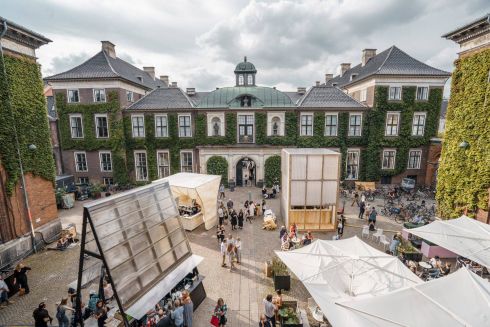 У Копенгагені зробили поп-арт бар зі старих матрасів Ikea