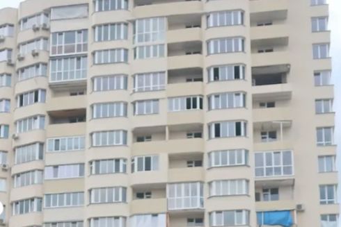 У Чернігові відновили пошкоджену російською авіабомбою висотку