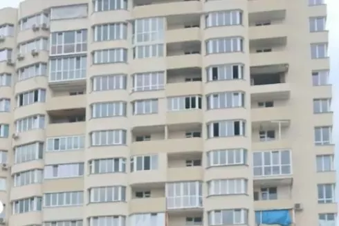 У Чернігові відновили пошкоджену російською авіабомбою висотку