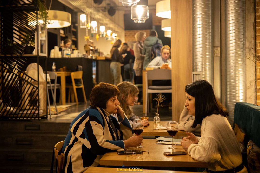 Українці відкрили новий ресторан у Кракові: готують борщ, сирники, галушки по-полтавськи