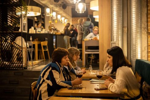 Украинцы открыли в Кракове новый ресторан: готовят борщ, сырники, галушки по-полтавски