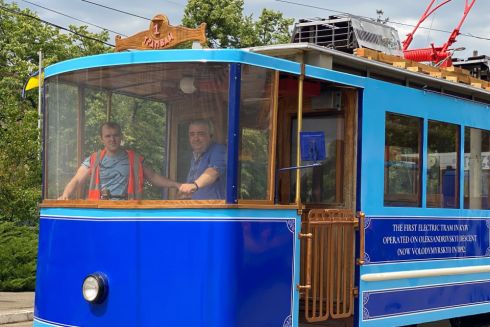 У Києві запустили екскурсійні поїздки на ретро-трамваї 1892 року