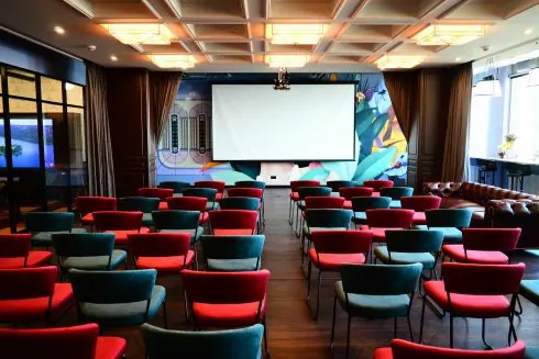 На Арсенальной откроют третий коворкинг Creative States: с кинотеатром и сервисом нянь