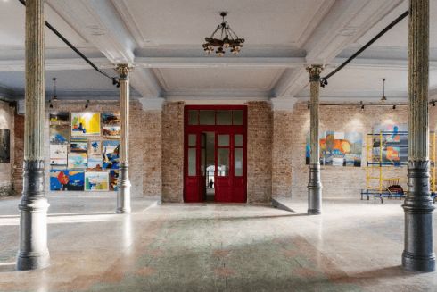 Исторический зал бывшего военного училища в Одессе превратили в арт-пространство