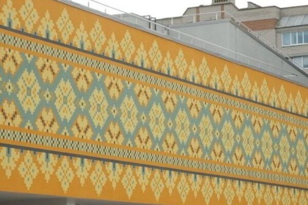 У Вінниці радянську мозаїку сховали за муралом з вишиванкою: реакція місцевих розділилася