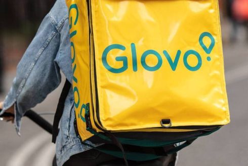 Glovo возобновляет работу в 20 городах Украины. Сервис будет доставлять товары первой необходимости