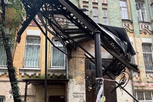 У Києві відреставрують розбитий дашок історичного будинку на Лук'янівці