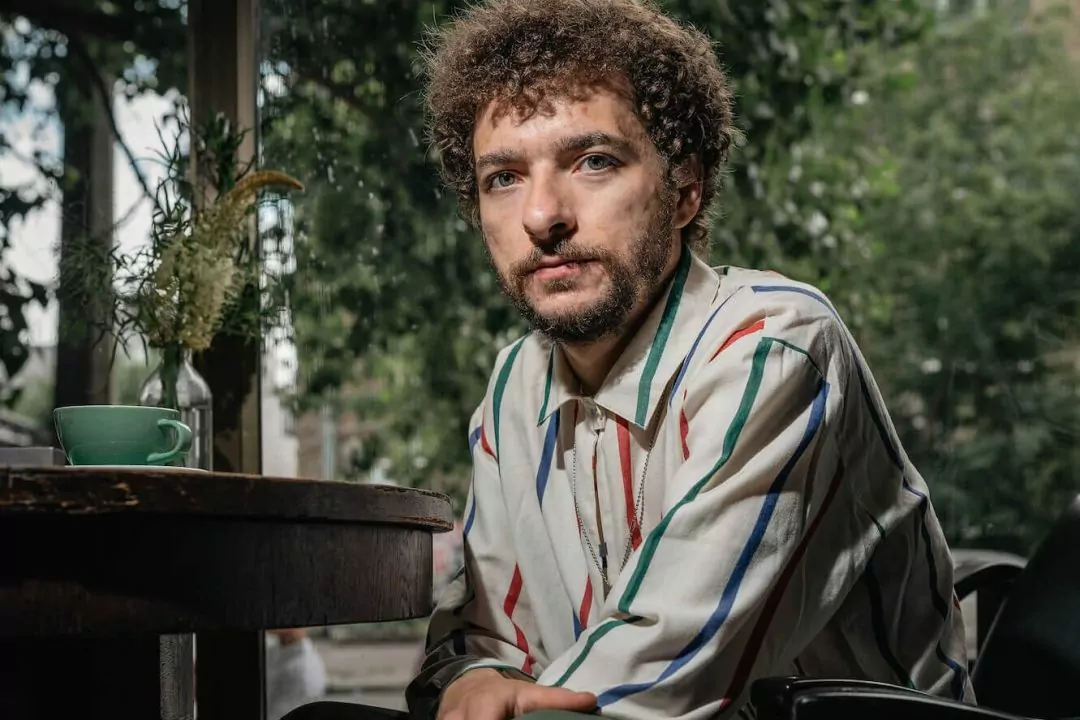 "Підпільний стендап" проведе благодійний виступ у міській електричці: на що збирають гроші