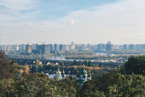 На лівому березі Києва є влучання в об'єкт критичної інфраструктури, є загиблі (оновлено)