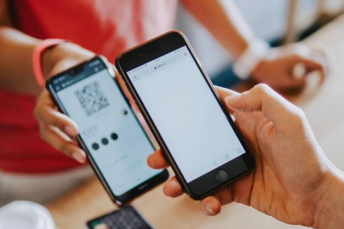 Monobank придбав сервіс відгуків Expirenza: створять єдиний QR-код для закладів з меню, оплатою та чайовими