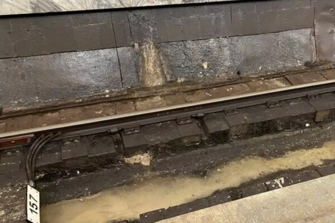 Кияни побачили воду між коліями на "Олімпійській": у метро заперечують можливість підтоплення