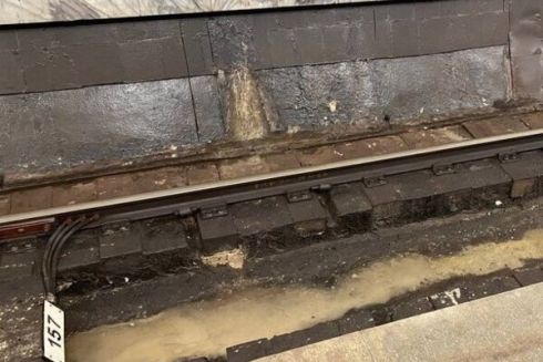 Кияни побачили воду між коліями на "Олімпійській": у метро заперечують можливість підтоплення
