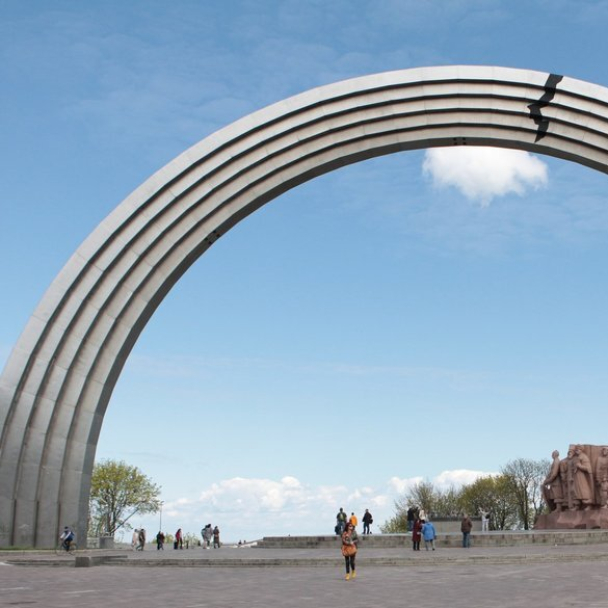 Мінкульт позбавив колишню Арку дружби народів статусу пам'ятки – тепер її можуть демонтувати