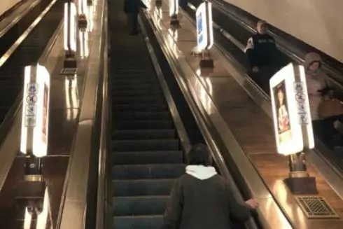 На Вокзальній ремонтують ескалатор: він не працюватиме все літо