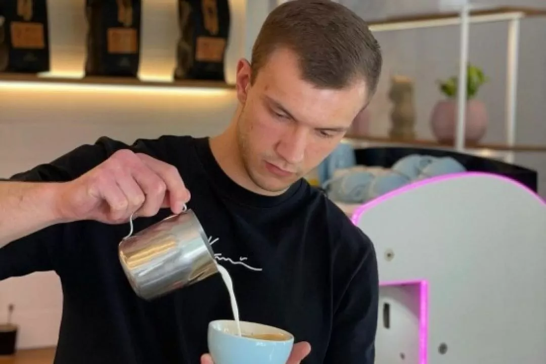 На Дарниці запрацювала кавʼярня Decaf з кавою без кофеїну