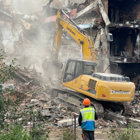 Видео. В Ирпене начали демонтаж разрушенных домов, не подлежащих восстановлению