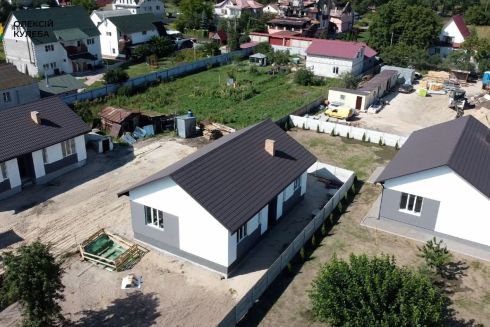 Фото: Біля Бучі завершують будівництво окремих будинків для тих, хто втратив житло