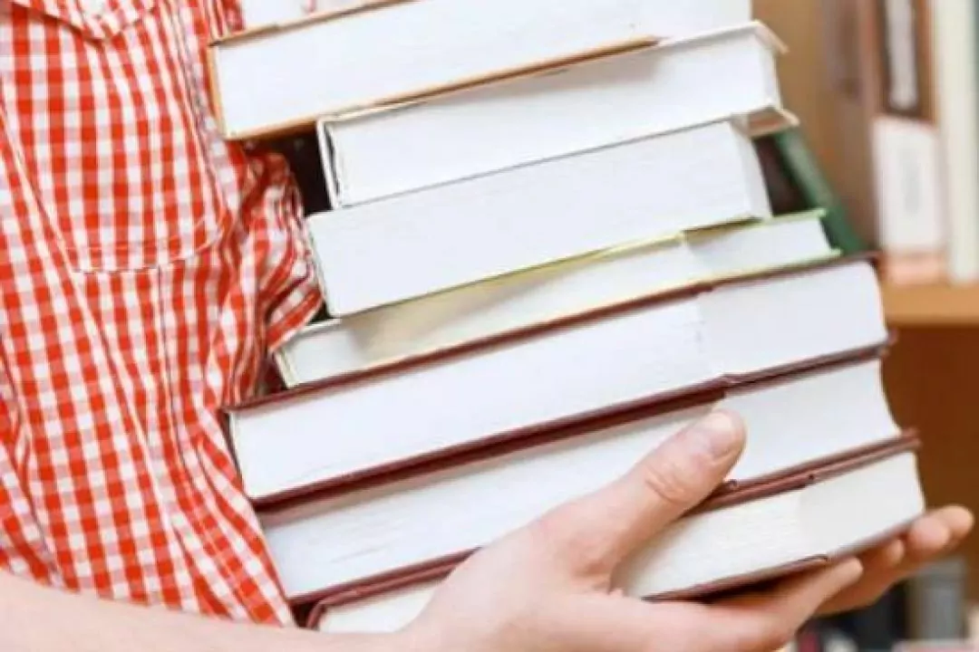 У Києві можна здати книги російською та отримати знижку на українські видання: як долучитися