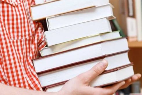 У Києві можна здати книги російською та отримати знижку на українські видання: як долучитися