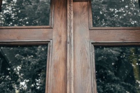 У Львові відновили історичні дубові двері на вулиці Івана Франка