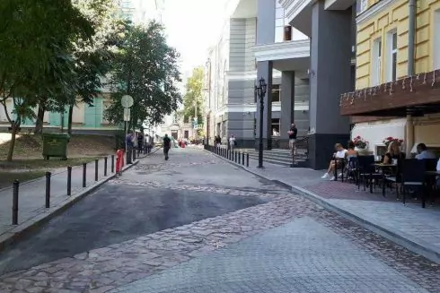 Десятинний провулок у Києві став пішохідним