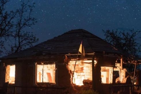 Фотограф подсветил разрушенные рф дома в селе Довгенькое на Харьковщине