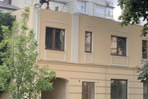 Будівлю на вулиці Франка продали за 12,8 млн грн. Вона межує з будинком XIX століття, який почали розбирати