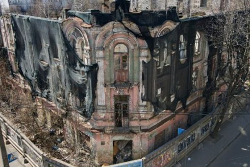 Суд зобовʼязав власника відновити напівзруйнований будинок Вертипороха на Подолі