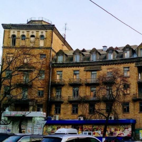 Возле «Кловской» продают заброшенное здание под снос