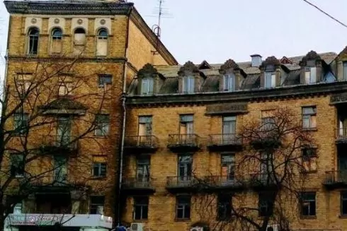 Возле &laquo;Кловской&raquo; продают заброшенное здание под снос