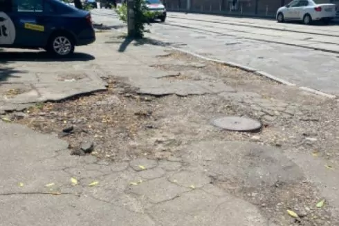 Кияни закликають відремонтувати вулицю Дмитрівську &mdash; петиція