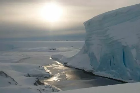 Біля станції &laquo;Академік Вернадський&raquo; відколовся льодовик, завбільшки з  семиповерхівку