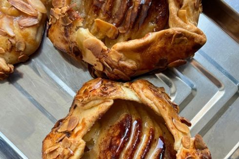 На Подолі відкрилася кав'ярня "Віднова" з буряковим какао та яблучним фільтром